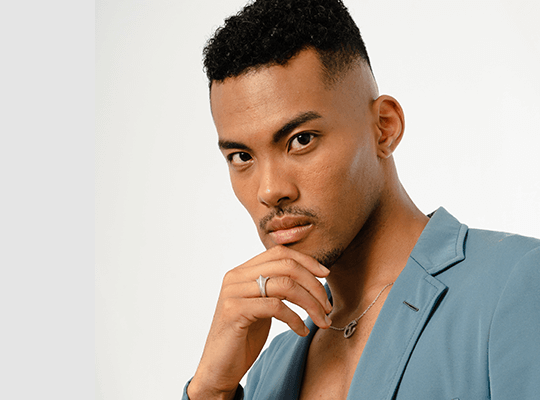 川本 アレクサンダー 氏